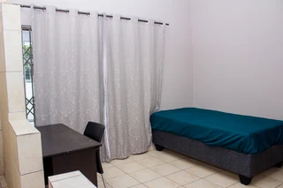 [Sharing] 1-Bedroom And 1-Bathroom In Westdene