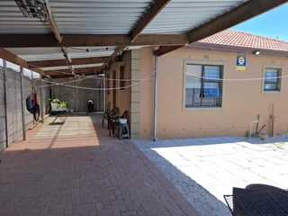 Modern freestanding 2 bedroom home.