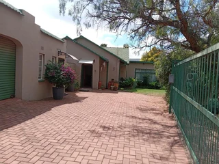 Stunning 3-Bedroom Home with Private Flatlet – A Perfect Blend of Comfort &amp; Elegance!