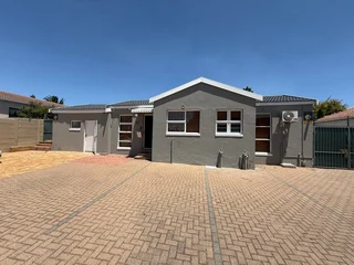OFFICE SPACE AVAILABLE TO LET IN TABLE VIEW | 110m²