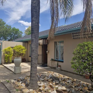 3 BEDROOM HOUSE FOR SALE IN CENTURION,ROOIHUISKRAAL FOR R1 850 000