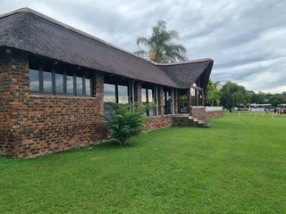5 Bedroom Holiday house for sale at Vygeboom Dam (Bad Plaas)