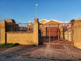 Discover This Cozy 3-Bedroom Home in Philip - Great Value!