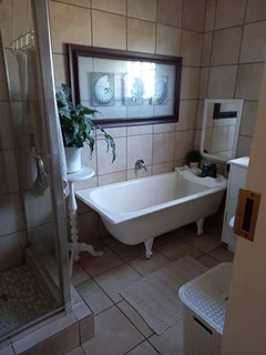 LARGE  PROPERTY.  VACANT LAND NEXT TO IT FOR ANIMALS.  TWO STRONG BOREHOLES. BEAUTIFUL GARDEN.