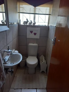 LARGE  PROPERTY.  VACANT LAND NEXT TO IT FOR ANIMALS.  TWO STRONG BOREHOLES. BEAUTIFUL GARDEN.