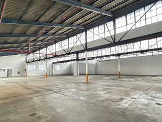 961m2 Warehouse To Let in secure park.