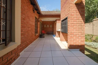 Two bedroom townhouse in security complex - Moreleta Park