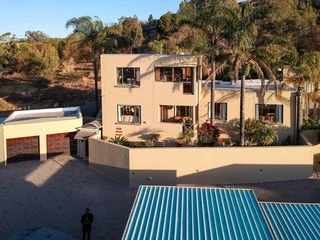 Magnificent 3 bedroom Home with 2 bathrooms in the mountain ranges of Helderkruin.