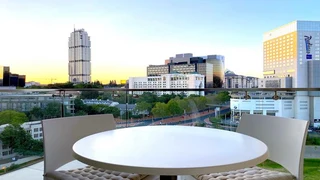 Luxurious 2 Bed 2 Bath Executive Apartment in Sandton