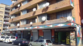 Bachelor Flat in Zarran Mansions
