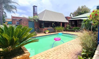Cozy 3 bedroom home with 1 bedroom flatlet for sale close to Hoërskool Alberton