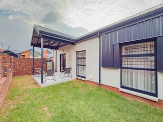 House in Ruimsig For Sale
