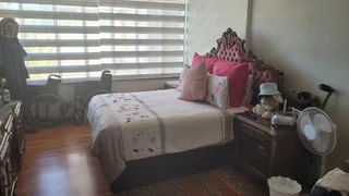 LARGE 4 ROOM APARTMENT. ABSOLUTE VALUE FOR MONEY. VERY NEAT WELL MAINTAINED .DONT MISS.