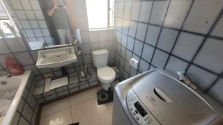 LARGE 4 ROOM APARTMENT. ABSOLUTE VALUE FOR MONEY. VERY NEAT WELL MAINTAINED .DONT MISS.