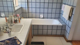 LARGE 4 ROOM APARTMENT. ABSOLUTE VALUE FOR MONEY. VERY NEAT WELL MAINTAINED .DONT MISS.