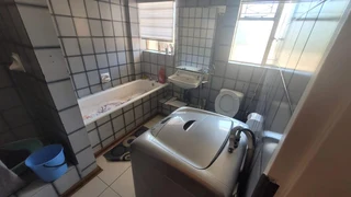 LARGE 4 ROOM APARTMENT. ABSOLUTE VALUE FOR MONEY. VERY NEAT WELL MAINTAINED .DONT MISS.