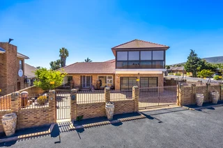 VERSATILE HOME IN A PROMINENT POSITION