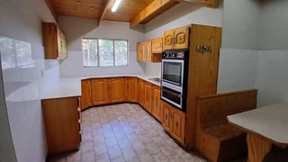 Large 4-bedroom family home in Pellissier