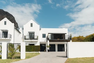 Unparalleled Luxury in Fransch Hoek Agricultural Estate with Breathtaking Mountain Views