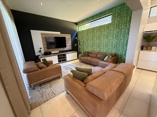 MODERN TOWNHOUSE WITH AMAZING SEA VIEWS