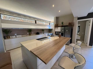 MODERN TOWNHOUSE WITH AMAZING SEA VIEWS