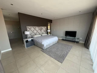 MODERN TOWNHOUSE WITH AMAZING SEA VIEWS