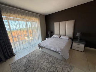 MODERN TOWNHOUSE WITH AMAZING SEA VIEWS