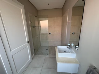 MODERN TOWNHOUSE WITH AMAZING SEA VIEWS