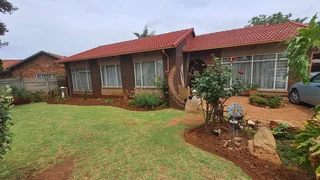 3 Bedroom Home With 1 Bedroom Log home