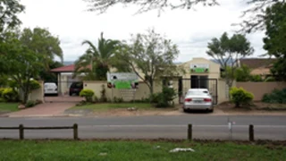 JUST BECOME AVAILABLE NOW! CENTENARY PARK - PRIME AREA - SECURE GARDEN COTTAGE!