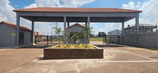 A 4 BEDROOMS FOR SALE IN RAYTON.