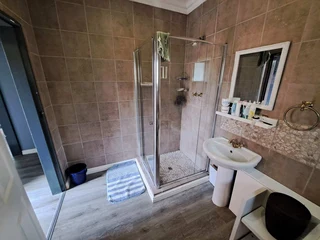 Perfect Family Home with Bonus Flatlet and Income Potential!