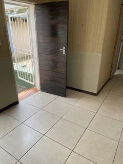 Secure 3-bedroom And 1-bathroom House In 4th Avenue, The Hill