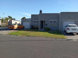 Secure 3-Bedroom And 2-Bathroom Townhouse In 1 Jesse Crescent