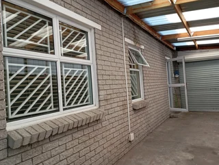 Secure 3-Bedroom And 2-Bathroom Townhouse In 1 Jesse Crescent