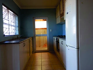 Secure 3-Bedroom And 2-Bathroom Townhouse In 1 Jesse Crescent