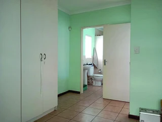 Secure 3-Bedroom And 2-Bathroom Townhouse In 1 Jesse Crescent