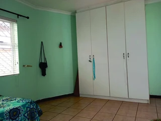 Secure 3-Bedroom And 2-Bathroom Townhouse In 1 Jesse Crescent