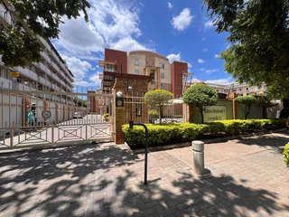 2 BEDROOM FLAT TO RENT IN HILLCREST FOR R7 500