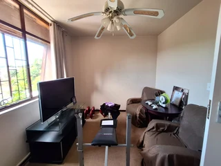 Spacious home available in Sunningdale