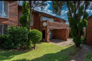 2 Bedroom Townhouse for sale in Bassonia