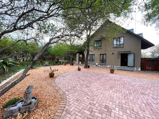 Situated near the traverse area of Hoedspruit Wildlife Estate, this home is an entertainer’s dream.