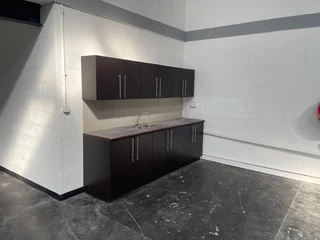 Industrial unit in Capricorn