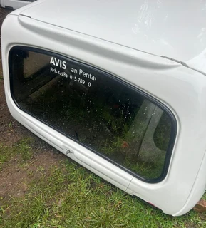 2017 Nissan NP 200  canopy