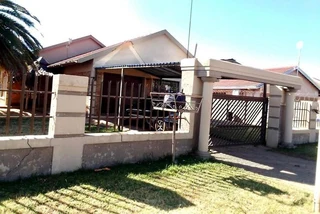 Lovely 3-Bedroom House Available For Rent in Boetrand - Klerksdorp