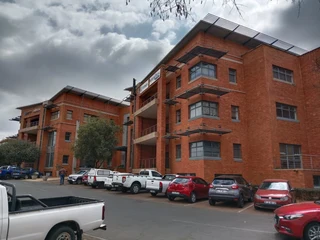 LAKEFIELD OFFICE PARK | WEST AVENUE | DIE HOEWES | CENTURION