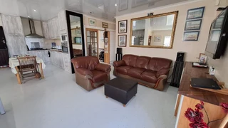 Beautiful modern family home in a prime location!!