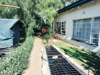 HOUSE IN EXCELLENT CONDITION. BEAUTIFUL GARDEN. BOREHOLE. NO REPAIRS NEEDED.