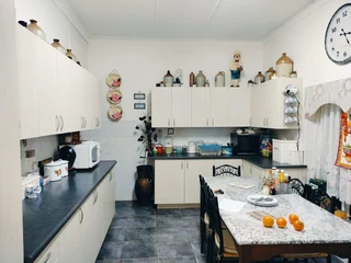 HOUSE IN EXCELLENT CONDITION. BEAUTIFUL GARDEN. BOREHOLE. NO REPAIRS NEEDED.