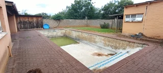 DESIGN YOUR OWN MILTIFARIOUS DUBBELSTORY HOUSE. STRONG WATER. LARGE WOKSHOP. VIEW  TO PLAN.